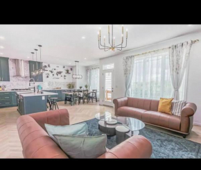 4 bedroom Luxury Home , Theater, Sleeps 7, AC , Garage